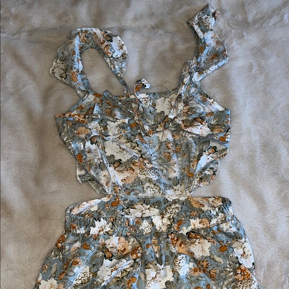 Floral Ruffle Romper - Picture 4 of 4